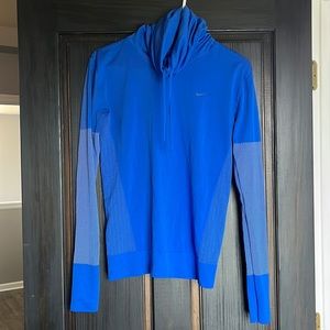 Nike Fitted Long-Sleeve